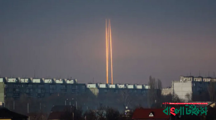 Russian air strikes hit Ukraine cities